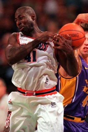 Archie Smith's father Andre, playing for the Taipans in 1999.