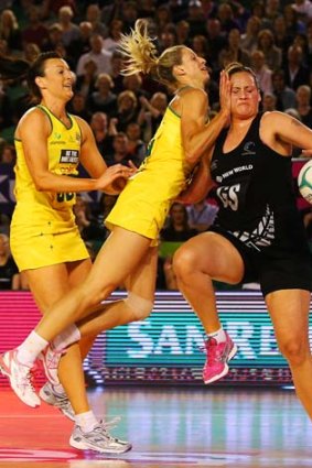 Bancia Chatfield (left) and Laura Geitz of the Diamonds come up against Catherine Latu of the Silver Ferns.