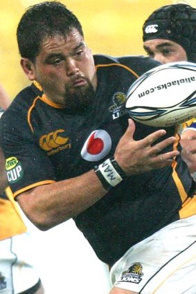 Former Reds prop David Te Moana is in the Highlanders team.