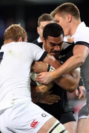 Jerome Kaino can't get through the resolute English defence.