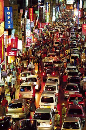 Car chaos ... India's road toll is rising by 8 per cent a year, driven by poorly maintained and crowded roads and a booming car market.