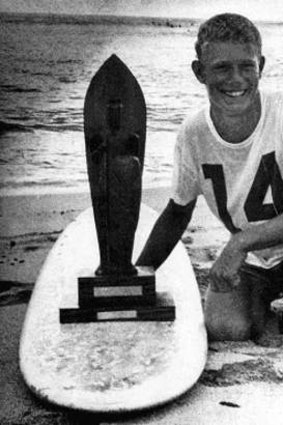 Midget Farrelly and Makaha Trophy in January 1962.