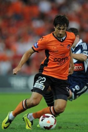 Broich competes for the ball with Leigh Broxham of Melbourne Victory during the A-League semi final at Suncorp Stadium.