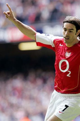 Robert Pires in action for Arsenal in 2005.