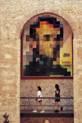 Absorbing: The puzzle picture at the Dali Theatre-Museum in Figueres becomes a portrait of Abraham Lincoln when you squint.
