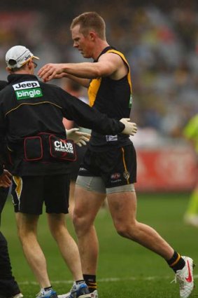 Jack Riewoldt leaves the ground with an injury.