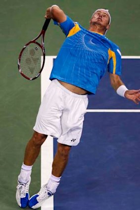 Lleyton Hewitt in action against Juan Martin Del Potro.