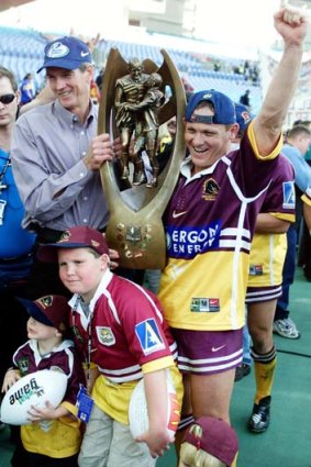 Front runner ... Wayne Bennett hopes to repeat his premiership wins with the Broncos in 2000, pictured, and the Dragons in 2010 at Newcastle.