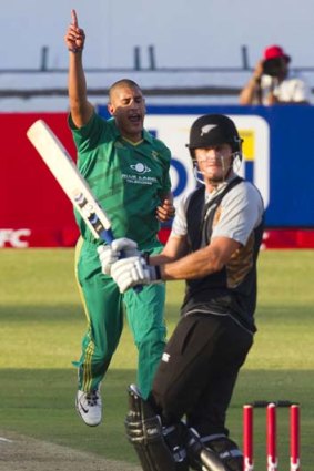 South Africa's Rory Kleinveldt has New Zealand opener Rob Nicol caught behind by wicketkeeper Quinton de Kock.