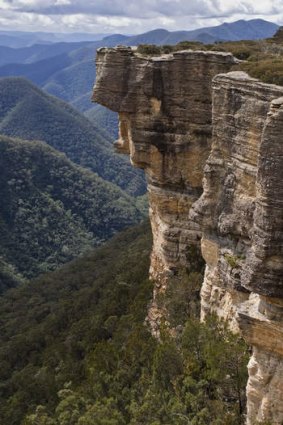 Cliffs at Kanangra Falls.