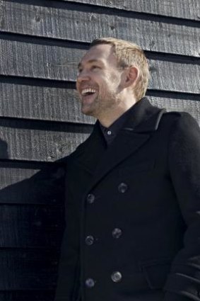 David Gray promises to tour Australia soon.