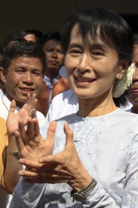 Democracy icon Aung San Suu Kyi warns foreign business against rushing to invest in Burma.
