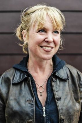 Kristin Hersh says rock stars who pretend to be "a little crazy" so people think they are artists are liars.