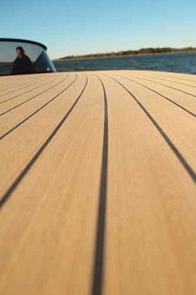 The grooved teak-look decking is classy and simple.