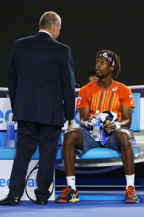 Gael Monfils requests the large screen to be turned off during his quarter-final.