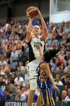 Lauren Jackson in action for the Canberra Capitals.