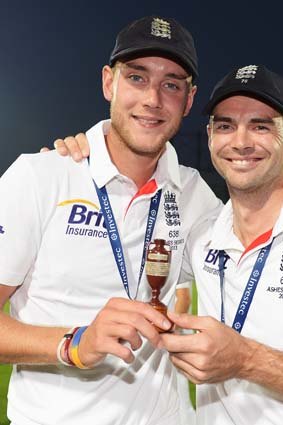 James Anderson (right) with Stuart Broad.