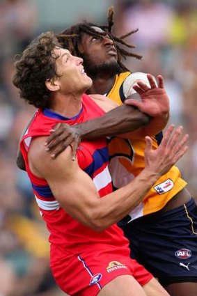 Will Minson goes up against Nic Naitanui of the Eagles.