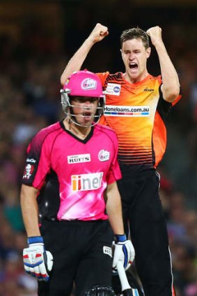 Jason Behrendorff of the Scorchers celebrates taking the wicket of Moises Henriques.