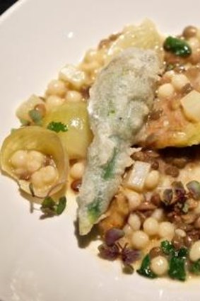 Couscous with lentils, figs and zucchini flowers from Maha.