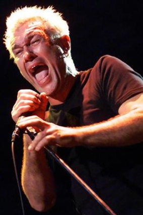 Jimmy Barnes on-stage in 1998.
