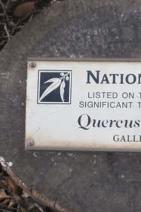 The plaque at Geelong Grammar.