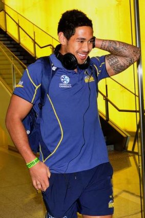 Brumbies winger Joseph Tomane has re-signed with the club until 2015.