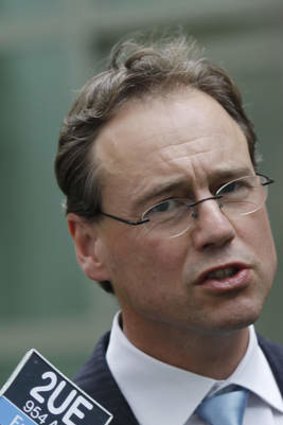 Environment Minister Greg Hunt has ordered an inquiry into the Great Barrier marine authority.