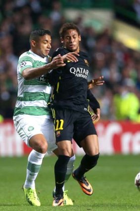 Celtic's Honduran defender Emilio Izaguirre (L) vies with Barcelona's Brazilian striker Neymar.