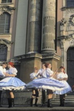 Dancers in traditional dress at Eger.