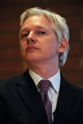 Julian Assange: Team changed.