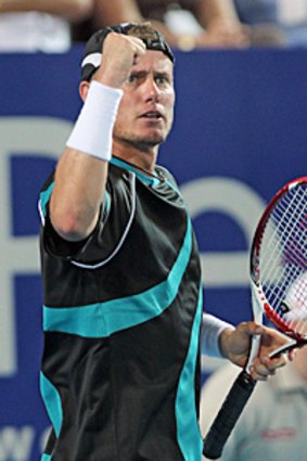 Lleyton Hewitt plays to the crowd in his defeat of Ruben Bemelmans.