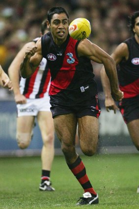 Nathan Lovett-Murray as a dashing Bombers halfback in 2005. 