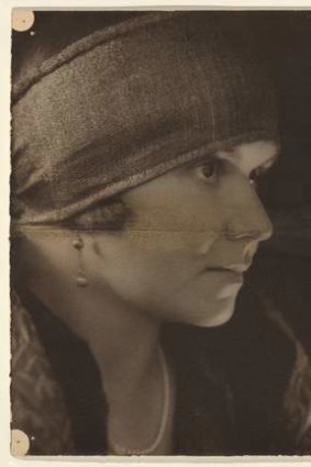 Ruth Hollick's photograph of Madame W. Mortill, c.1926, gelatin silver photograph, National Gallery of Australia, Canberra, purchased 1979.