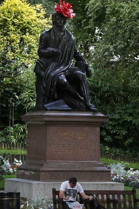 Bonkers ... Robert Burns' statue on Victoria Embankment.