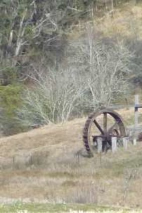Old waterwheel beside the Kings Highway near Monga