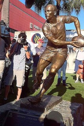 The bronze statue of Darren Lockyer at Suncorp Stadium.