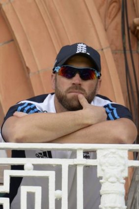 England wicketkeeper Matt Prior has announced he is stepping down.