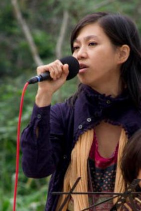 Singer-songwriter Ua sings for refugees at a concert.