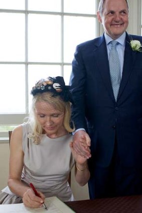 Fiona Handbury marries Earl of Dartmouth, William Legge in 2009.