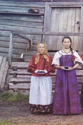 The 1909 blueberry girls.