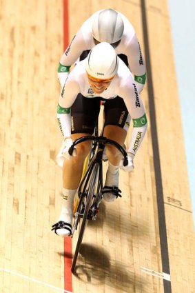 Anna Meares leads out Kaarle McCulloch in the women's sprint.