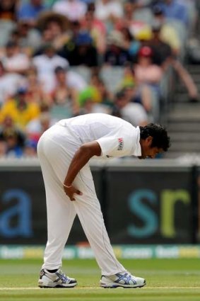 Sri Lanka's Chanaka Welgedara injures his hamstring.