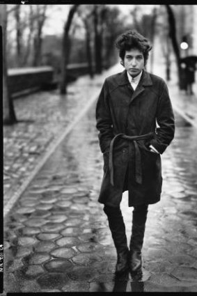 Bob Dylan, musician, Central Park, New York, February 20, 1965 Photograph by Richard Avedon © The Richard Avedon Foundation