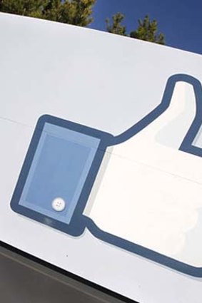 If an article is liked on Facebook, new readers are more likely to approve of it, a study has found.