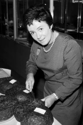 Margaret Fulton judging the steamed puddings at the Royal Easter Show on 13 March 1967.