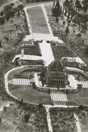 Crowds gather at the Shine of Rememberance for the visit of the Queen to Melbourne, 1954.