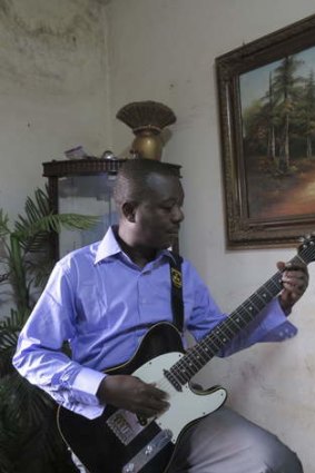 "Music is like oxygen" ... Baba Salah has helped many of his colleagues who have fled.