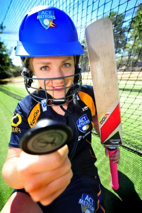 ACT Meteors cricketer Sara Hungerford, who is also a doctor, helped save legendary Aussie cricketer Greg Matthews' life.