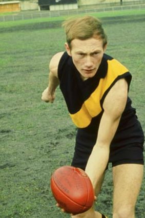 Kevin Barlett of the Richmond Tigers handpasses during a 1960's VFL photoshoot.